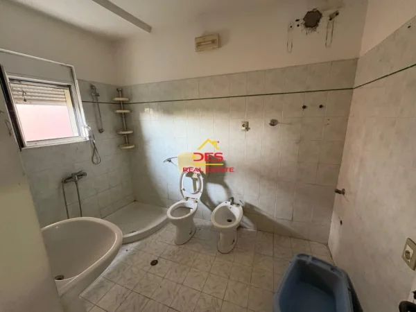 Vlore, shitet shtepi 2+1+Ballkon Kati 0, 152 m² 90.000 € (Rruga Prenjo Petoshati, Vlorë)