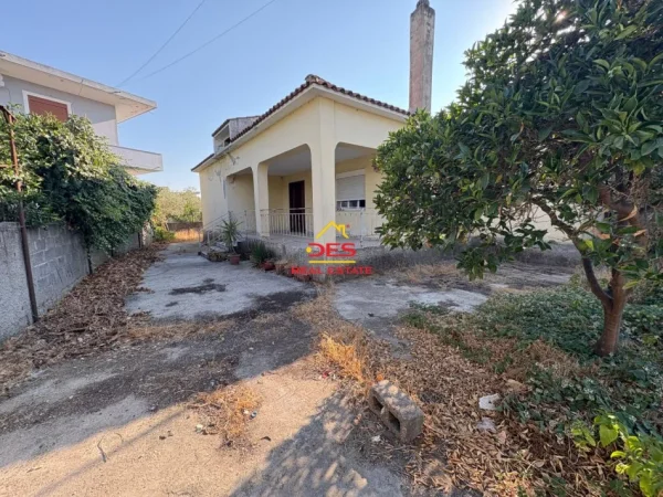Vlore, shitet shtepi 2+1+Ballkon Kati 0, 152 m² 90.000 € (Rruga Prenjo Petoshati, Vlorë)