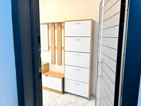 Tirane, jepet me qera apartament 1+1+Ballkon Kati 7, 70 m² 550 € (Yzberisht/Rr.Besim Alla)