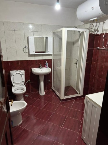 Tirane, jepet me qera apartament 1+1 Kati 1, 60 m² 480 € (Kristal Center/Rr.Dhimiter Shuteriqi)