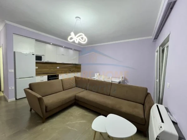 Tirane, jepet me qera apartament 1+1 Kati 4, 63 m² 600 € (Pazari I ri)