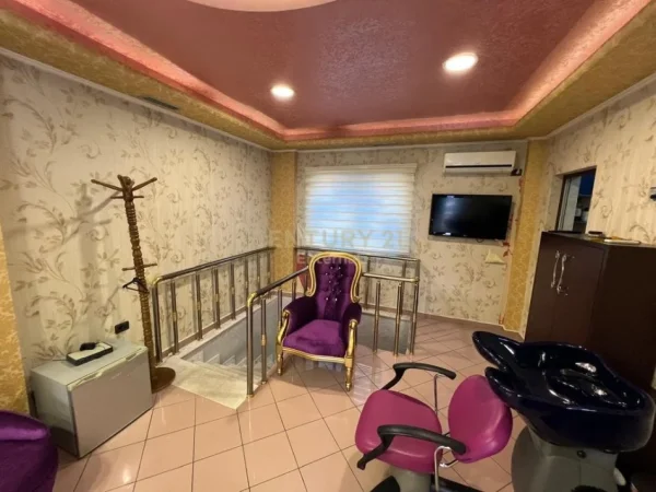 Tirane, shes ambjent biznesi Kati 0, 148 m² 350.000 € (Rruga Mine Peza)