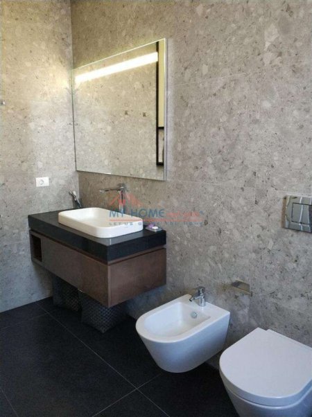 Tirane, jepet me qera apartament 2+1+Ballkon Kati 5, 110 m² 1.100 € (Myslym Shyri)