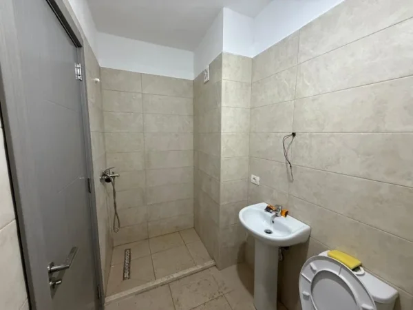 Tirane, jepet me qera apartament 2+1+Ballkon Kati 3, 117 m² 500 €