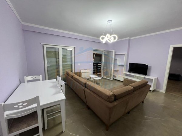 Tirane, jepet me qera apartament 1+1 Kati 4, 63 m² 600 € (Pazari I ri)