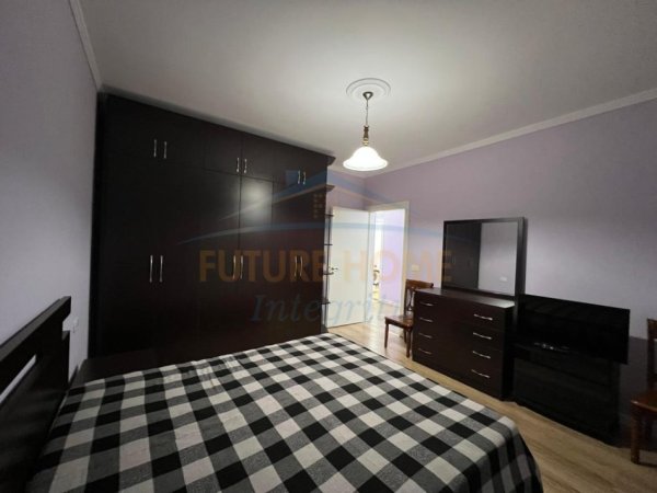 Tirane, jepet me qera apartament 1+1 Kati 4, 63 m² 600 € (Pazari I ri)