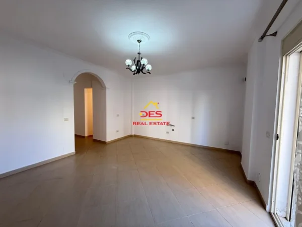 Vlore, shitet apartament 2+1+Ballkon Kati 2, 102 m² 165.000 € (Rruga gjergj Arianiti)