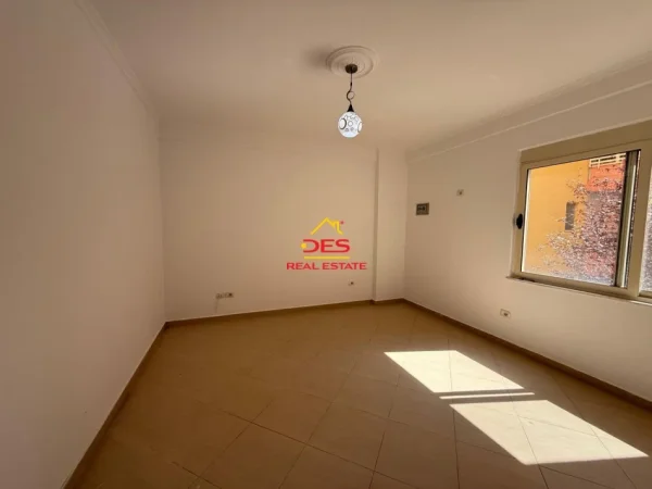 Vlore, shitet apartament 2+1+Ballkon Kati 2, 102 m² 165.000 € (Rruga gjergj Arianiti)