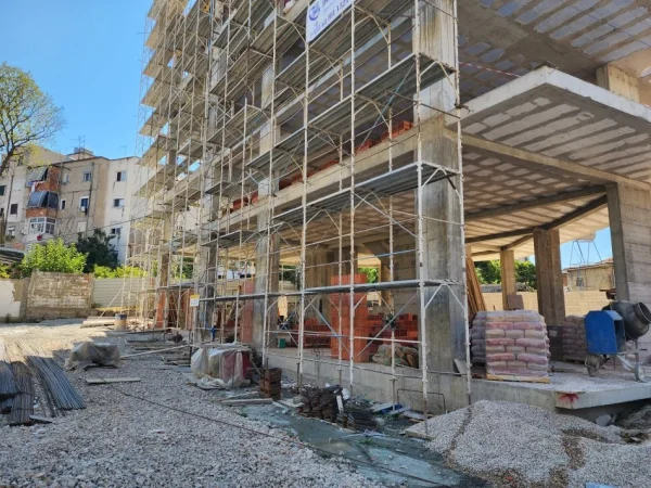 Tirane, Liste me oferta apartament 2+1+Aneks+Ballkon , 