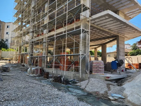 Tirane, Liste me oferta apartament 2+1+Aneks+Ballkon , 