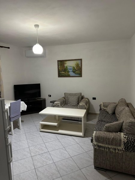 Tirane, jap me qera shtepi 1+1 Kati 1, 60 m² 480 € 