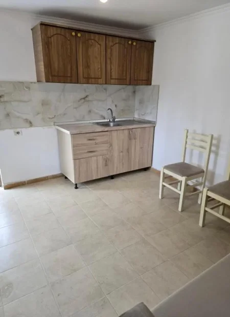 Tirane, jepet me qera apartament 1+1 Kati 1, 40 m² 250 € (RRUGA HALIL BEGA)