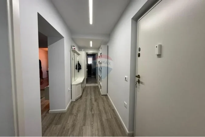 Tirane, jepet me qera apartament 2+1 Kati 3, 95 m² 1.100 € (Blloku)