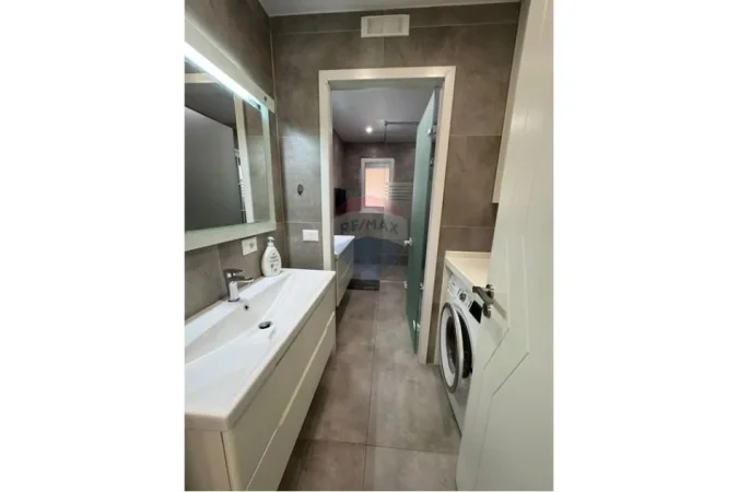 Tirane, jepet me qera apartament 2+1 Kati 3, 95 m² 1.100 € (Blloku)