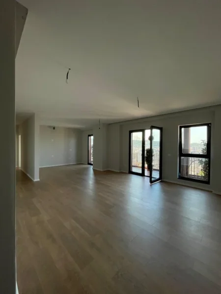 ZYRE ME QERA TEK TIRANA GARDEN BUILING , 21DHJETORI , RRUGA KAVAJES