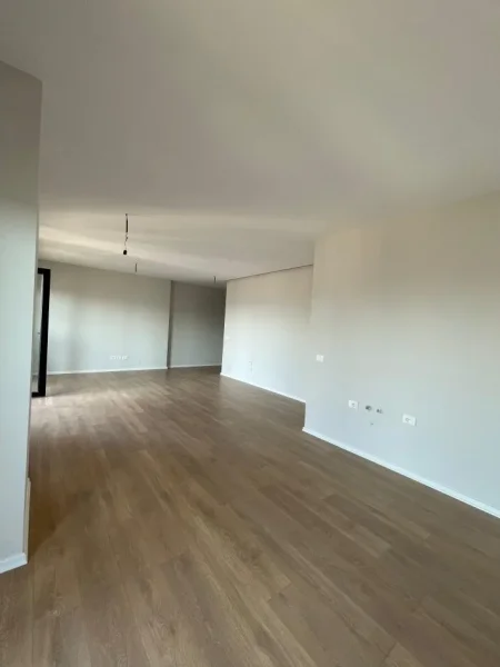 ZYRE ME QERA TEK TIRANA GARDEN BUILING , 21DHJETORI , RRUGA KAVAJES