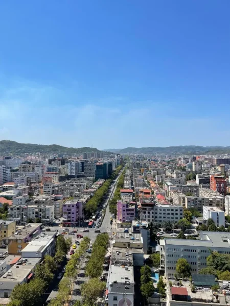 ZYRE ME QERA TEK TIRANA GARDEN BUILING , 21DHJETORI , RRUGA KAVAJES