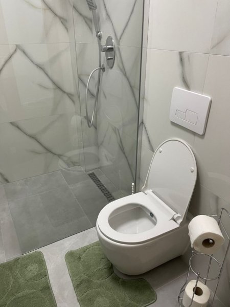 Tirane, jepet me qera apartament 2+1+Ballkon Kati 1, 100 m² 600 € (Ish Restorant Durresi/Rr.Ferit Xhajko)
