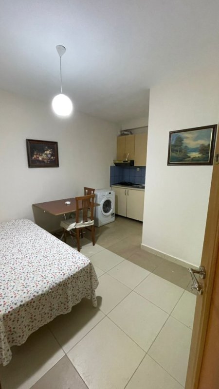 Tirane, jepet me qera garsonier 1+1 Kati 1, 40 m² 260 € 