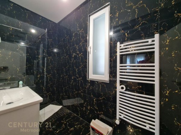 Tirane, jepet me qera apartament 2+1+Aneks+Ballkon Kati 3, 120 m² 750 € (Perballe Spitalit American 3)