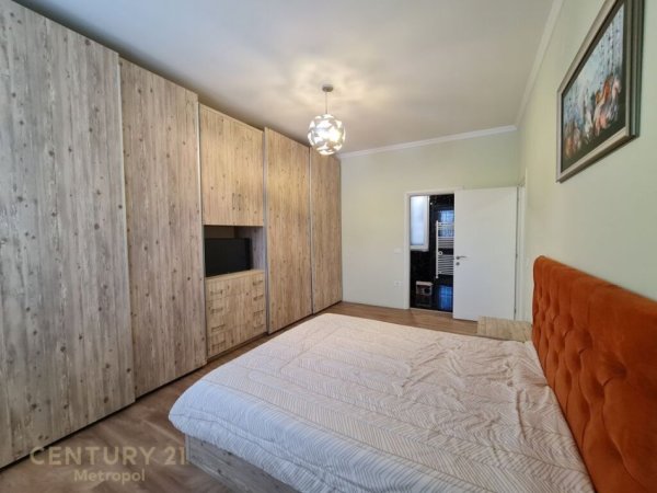 Tirane, jepet me qera apartament 2+1+Aneks+Ballkon Kati 3, 120 m² 750 € (Perballe Spitalit American 3)