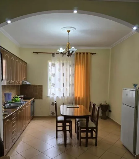 Tirane, jepet me qera apartament 1+1 Kati 1, 70 m² 400 € (RRUGA HALIT BEGA)