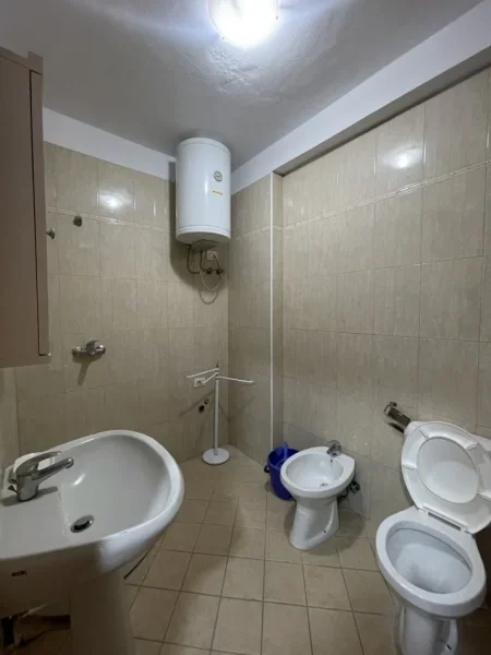 Tirane, shitet apartament 2+1+Ballkon Kati 5, 99 m² 130.000 € (Rruga 3 deshmoret)