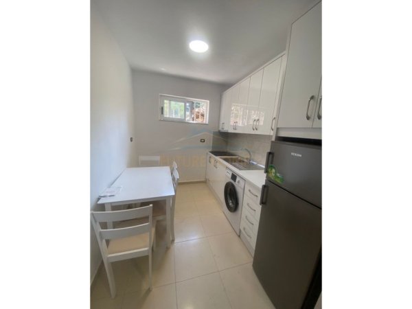 Tirane, jepet me qera apartament 1+1 Kati 2, 60 m² 600 € (Rruga Fortuzi)