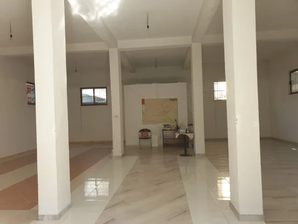 Tirane, jepet me qera ambjent biznesi Kati 0, 156 m² 1.000 € (Rruga Teodor Keko)