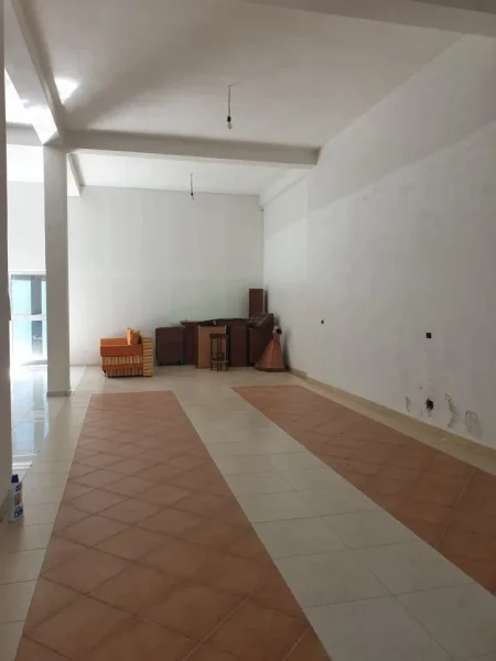Tirane, jepet me qera ambjent biznesi Kati 0, 156 m² 1.000 € (Rruga Teodor Keko)