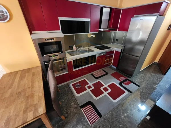 Tirane, jepet me qera apartament 2+1+Ballkon Kati 2, 84 m² 800 € (Kodra e Diellit)