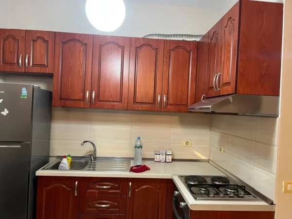 Tirane, jepet me qera apartament 1+1 Kati 4, 70 m² 410 € (RRUGA BULEVARD KASHAR)