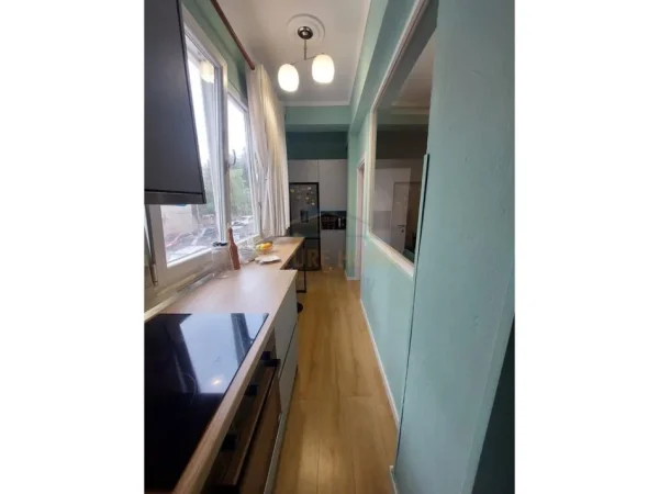 Tirane, jepet me qera Vile 3+1 Kati 1, 160 m² 1.200 € 