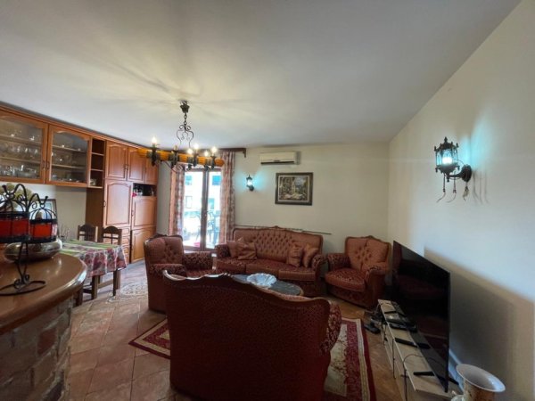 Tirane, jepet me qera apartament 2+1+Ballkon Kati 5, 150 m² 650 € (ATSH)