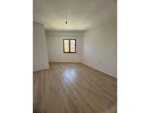 Tirane, shitet apartament 2+1+Ballkon Kati 5, 128 m² 217.600 € 