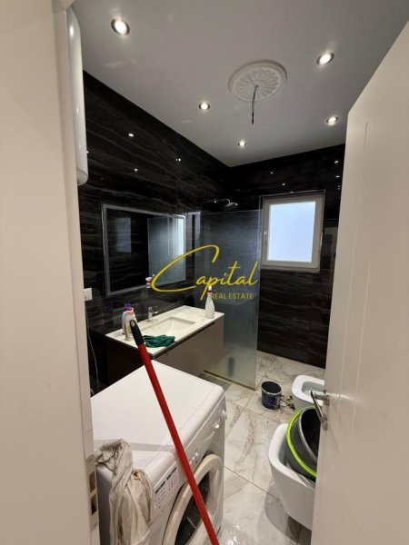Tirane, jepet me qera apartament 2+1+Ballkon Kati 3, 80 m² 500 € (SAUK)