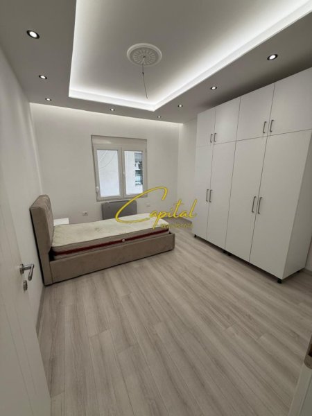 Tirane, jepet me qera apartament 2+1+Ballkon Kati 3, 80 m² 500 € (SAUK)