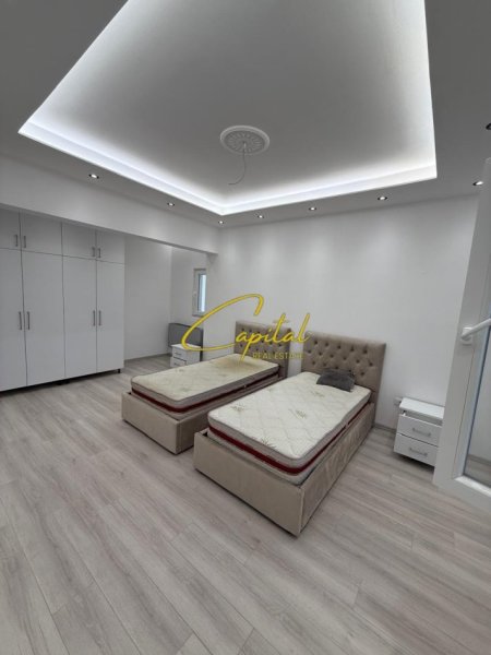 Tirane, jepet me qera apartament 2+1+Ballkon Kati 3, 80 m² 500 € (SAUK)