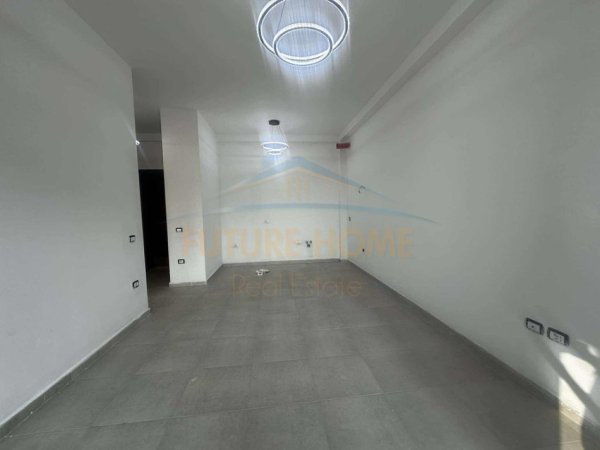 Tirane, jepet me qera apartament 1+1 Kati 4, 61 m² 450 € (Rezidenca Henke, Spitali Amerikan 3)