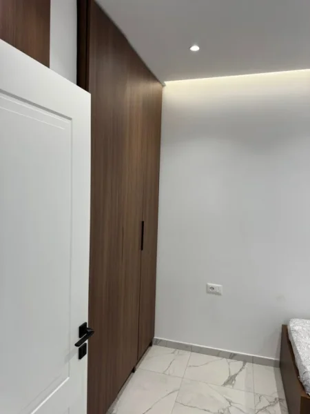 Tirane, jepet me qera apartament 1+1 Kati 1, 65 m² 450 € (RRUGA VEDAT KOKONA)