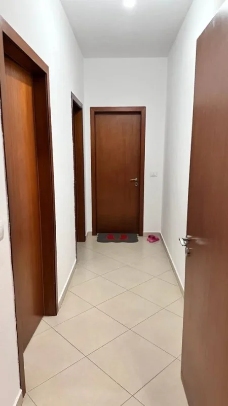Tirane, jepet me qera apartament Kati 5, 110 m² 500 € (RRUGA MIKEL MARUBI)