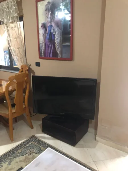 Tirane, jepet me qera apartament 1+1 Kati 1, 70 m² 510 € (RRUGA 5 MAJI)