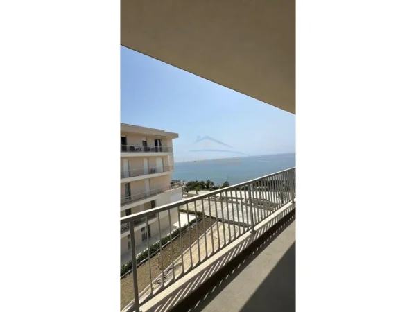 Durres, shitet apartament 3+1+Ballkon Kati 3, 149 m² 450.000 € (Currila)