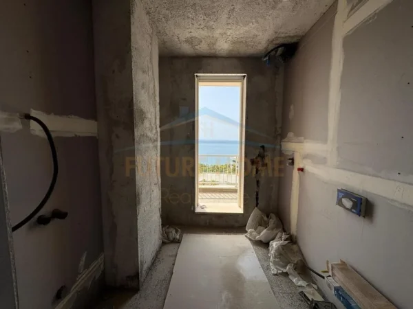 Durres, shitet apartament 3+1+Ballkon Kati 3, 149 m² 450.000 € (Currila)