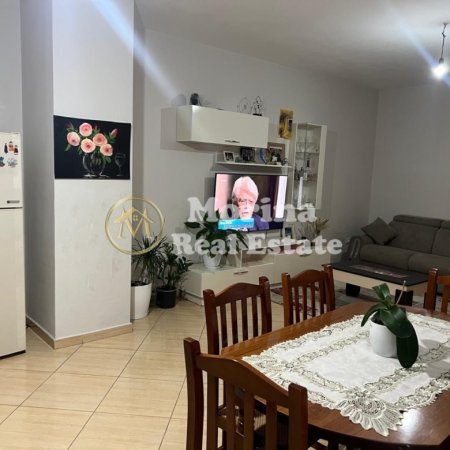 Tirane, jepet me qera apartament 1+1+Ballkon Kati 5, 85 m² 500 € (Astir)