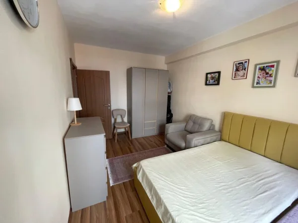 Tirane, jepet me qera apartament 3+1+Aneks+Ballkon Kati 2, 130 m² 1.200 € (GARDA LIQENI)