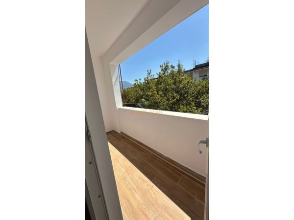 Tirane, shes apartament 2+1 Kati 4, 72 m² 129.000 € (Rrugen Ali Baushi, Xhamllik, Tirane)