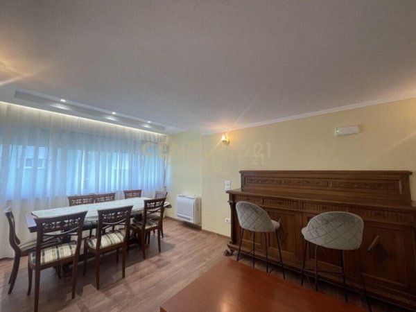 Tirane, jepet me qera apartament 2+1+Aneks+Ballkon Kati 8, 145 m² 1.300 € (Ish-Blloku)
