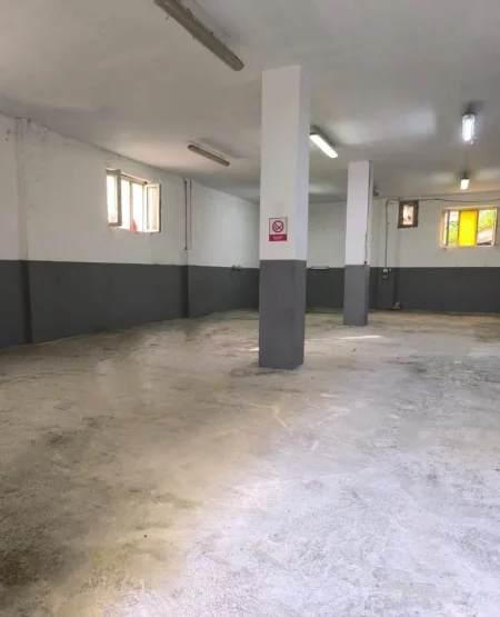 Tirane, jepet me qera magazine Kati 0, 260 m² 1.700 € (SIRI KODRA)
