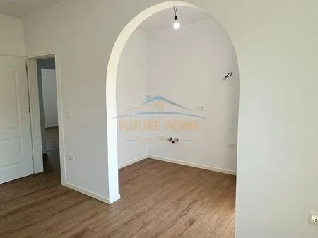 Tirane, shitet apartament 2+1+Ballkon Kati 4, 73 m² 129.000 € 